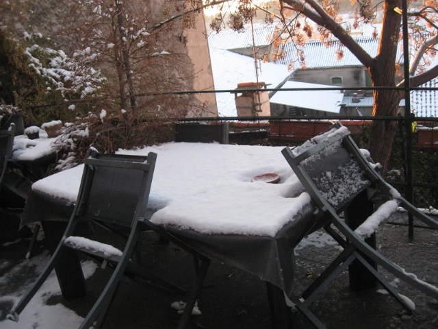 Snow Table (640x480).jpg